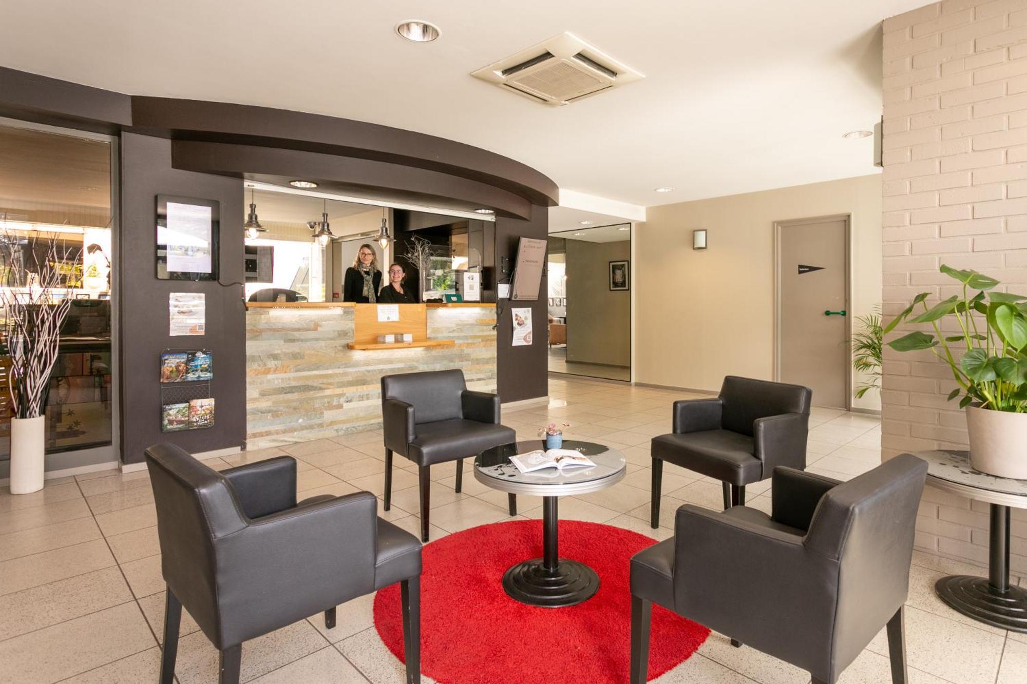 Logis, Au Chene Hotel